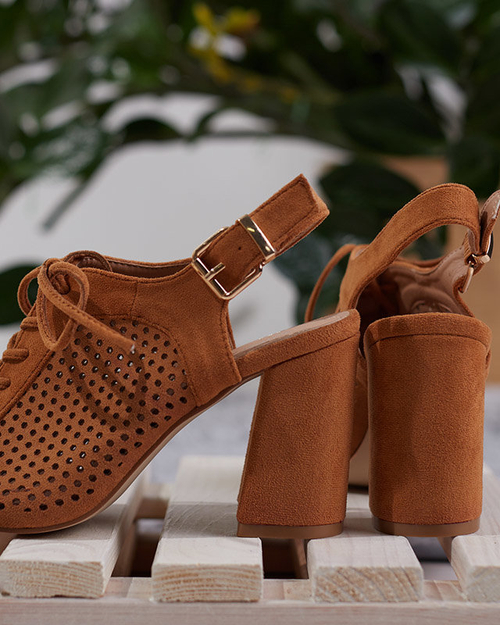 Жіночі ажурні босоніжки на пості в Sasqan camel - Взуття