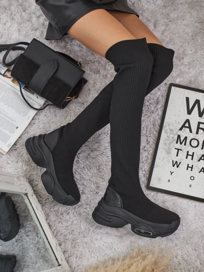 Dlouhé dámské nazouvací kozačky na silnější podrážce Ravmora