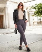 holubí šedá || Tmavě šedá