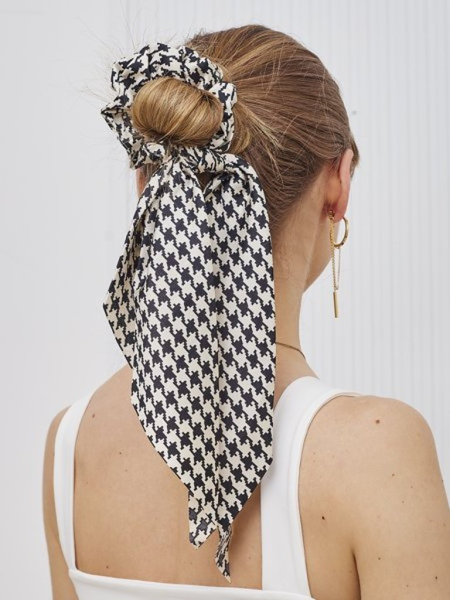 Royalfashion Gumička do vlasů s kostkovanou stuhou Kratella