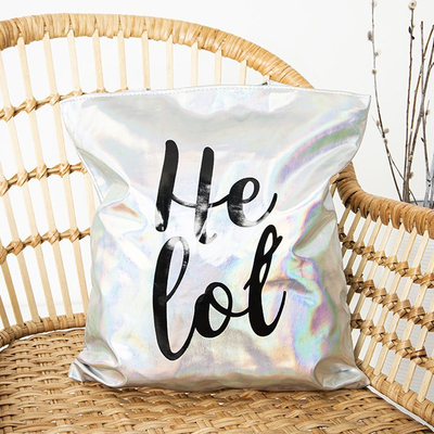 Stříbrná holografická taška přes rameno s nápisem „Heloł“ - kabelky