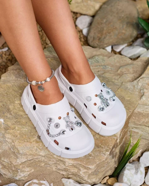 Royalfashion Білі ажурні жіночі шльопанці з цирконієвими прикрасами Afuccia