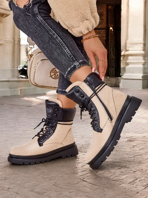 Жіночі чоботи Роялфешн Феринол Жіночі чоботи Роялфешн Ферінол є винятковим взуттям, що поєднує стиль і комфорт. Виготовлені з екологічної замші та наповнені ніжним хутром. Модель з шнурками та застібається на блискавку. Ž 87654321. <p>ЖІНОЧІ ЧОБОТИ ЧОНІ Ф