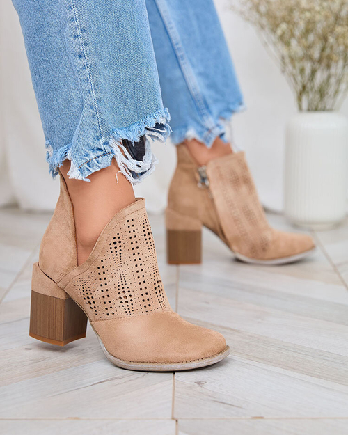 Royalfashion Ажурні ботфорти світло-коричневого кольору Revivela