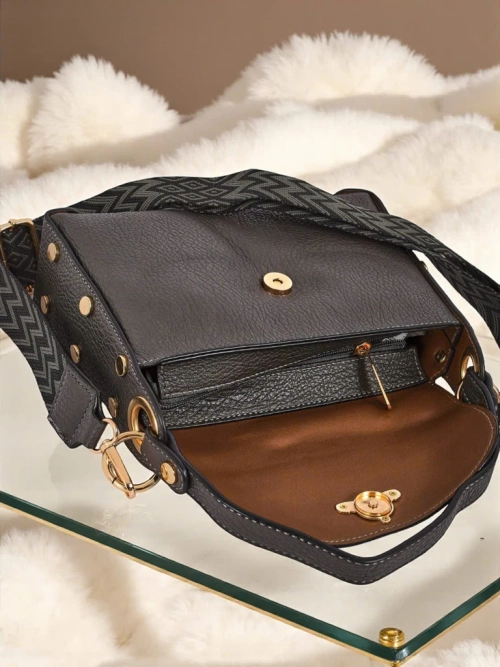 Жіноча сумка Hera Nero з екошкіри з декоративною бджолою – сіра