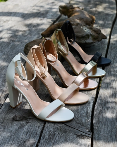 Royalfashion Білі жіночі босоніжки на високій шпильці Iocalia