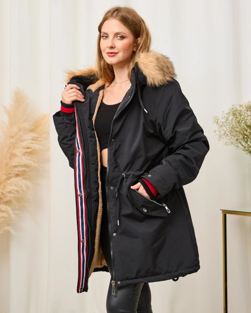 Жіноча зимова куртка чорна з еластичною талією - Одяг