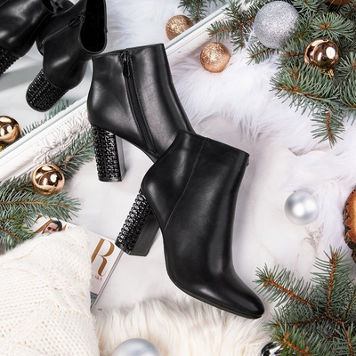 Чорні черевики на високій халяві на шпильках Tevassa - Взуття