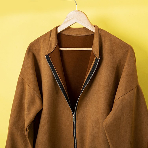 Коричнева жіноча куртка