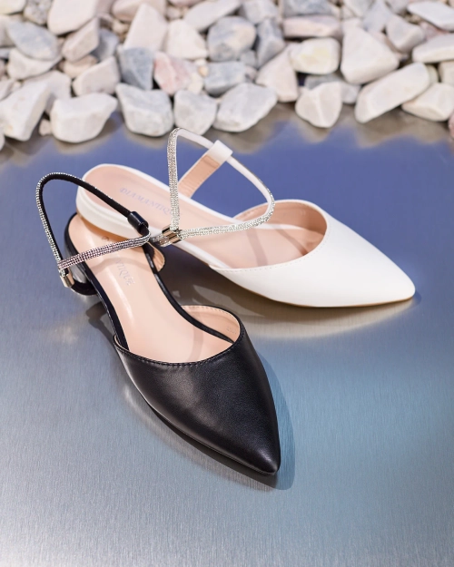 Royalfashion Чорні жіночі босоніжки на плоскому каблуці з блискучою підошвою