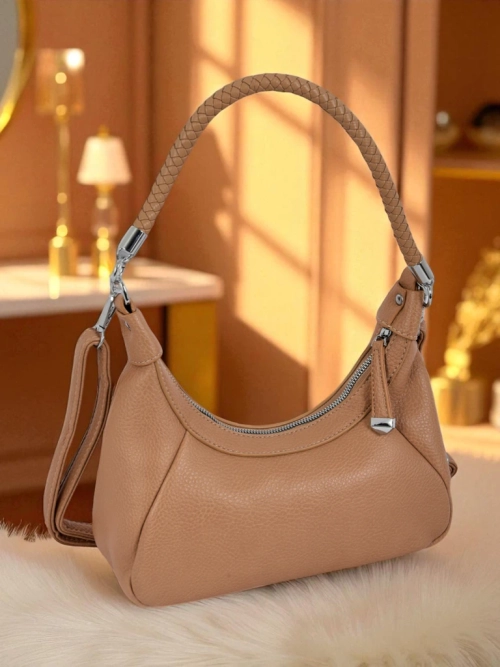 Royalfashion Маленька жіноча сумочка з екошкіри з декоративним ремінцем Lacquea