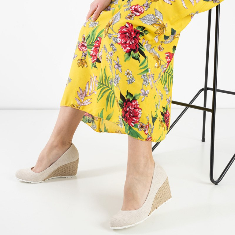 Dámské béžové lodičky v látkových klínech Selma - boty