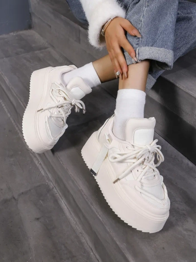 Royalfashion Спортивні кросівки для жінок на платформі Aeroll