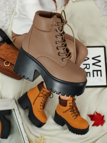 Dámské kotníkové boty eko semišové na sloupku a platformě Tavlissa