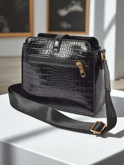 Жіноча сумка Callista Black – маленька сумка-листоноша з екошкіри патент