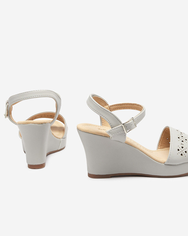 OUTLET Šedé dámské sandály na klínku Bellomia - Boty