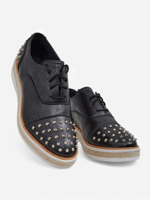 Royalfashion Жіночі плоскі черевики, прикрашені шипами Azaldo