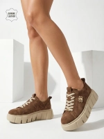 світло-коричневий