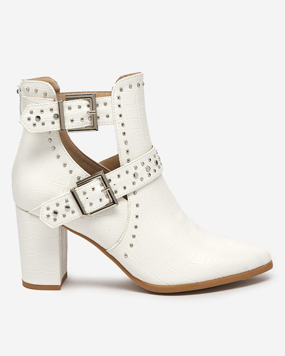 Bílé holínky na sloupku s výřezy a přezkami Masieo - Obuv