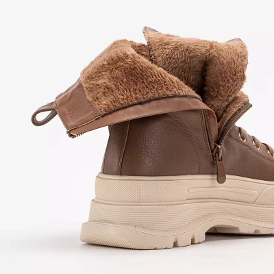 VÝSTUP Světle hnědé dámské vysoké kozačky na plochých podpatcích Magara - Boty