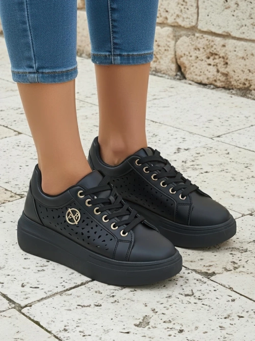 Жіночі снікерси Kalista Nero – чорні платформи з еко-шкіри, весняна колекція