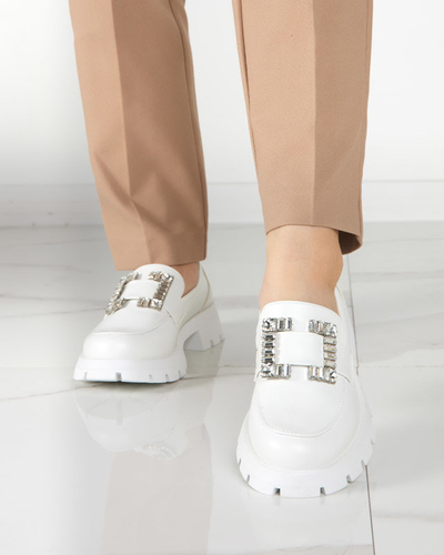 Білі матові жіночі туфлі зі сріблястою пряжкою Vusito - Взуття