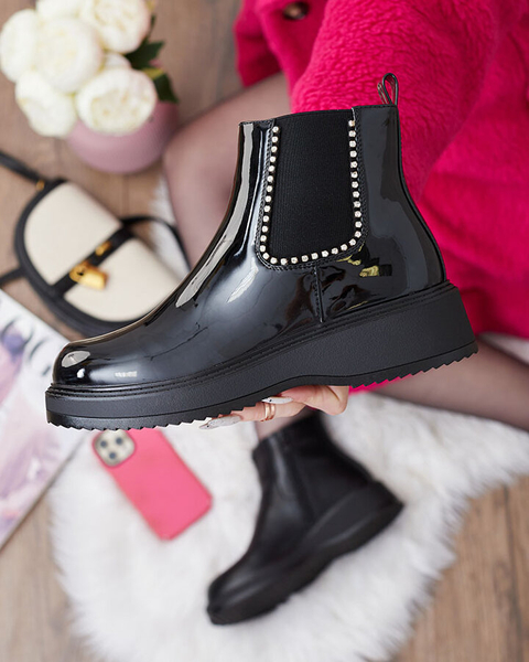 Royalfashion Černé dámské kozačky na plochém podpatku se zirkony Winuma