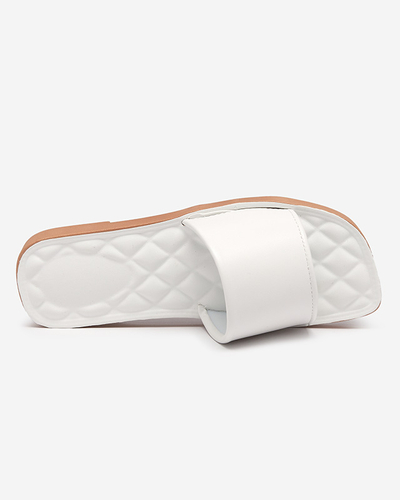 Bílé dámské pantofle z ekokůže s prošívanou vsadkou Parekis - Obuv