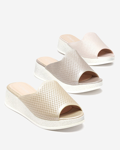 Zlaté dámské prolamované pantofle na klínku Lekisa s brokátem - Boty