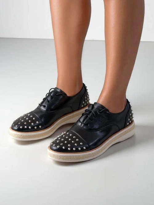 Royalfashion Жіночі плоскі черевики, прикрашені шипами Azaldo