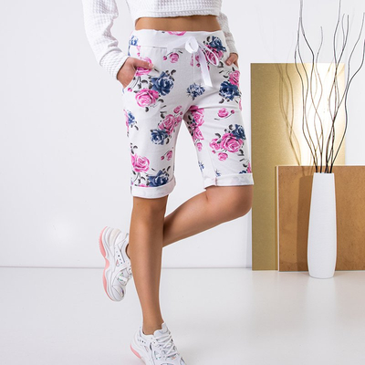 Білі жіночі шорти з рожевим квітковим принтом