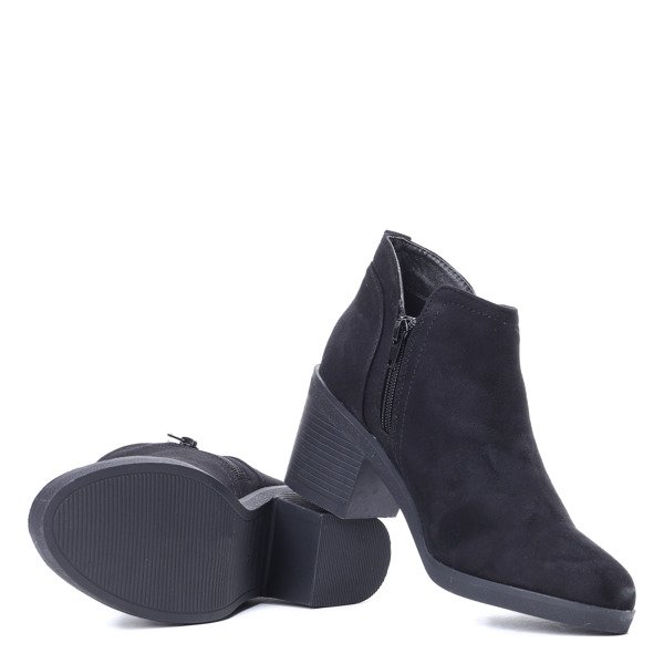 Czarne botki na słupku Emy- Obuwie