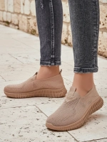 світло-коричневий