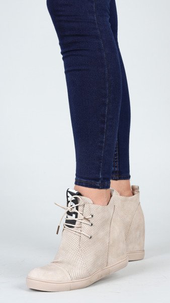 Beżowe sneakersy na krytym koturnie - Obuwie