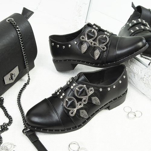 Чорні туфлі з металевим оздобленням Stavomena
