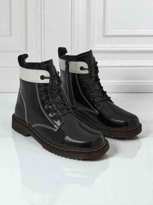 Жіночі ботильйони Perseida Nero з екологічної лакованої шкіри, на шнурівці