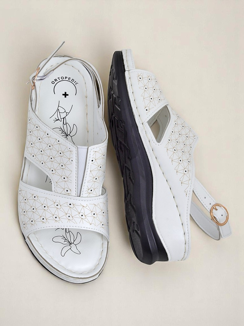 Royalfashion Жіночі сандалі на низькій танкетці Comfort Chic