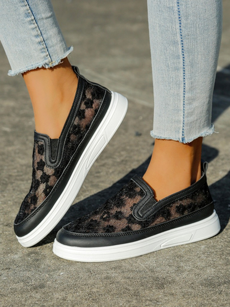 Royalfashion Жіночі сітчасті лофери з квітами Emzos