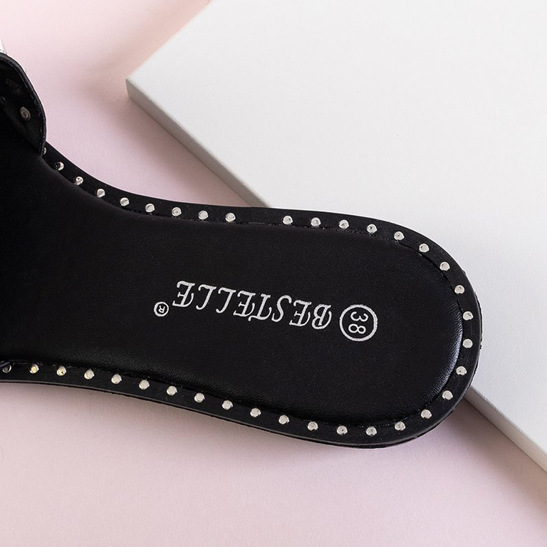 Černé dámské pantofle s cvočky a tryskami Maurella - Obuv