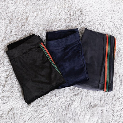 Сірі жіночі легінси в смужку - Одяг