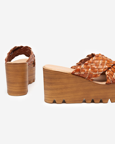 Коричневі жіночі шльопанці на танкетці Balbanina