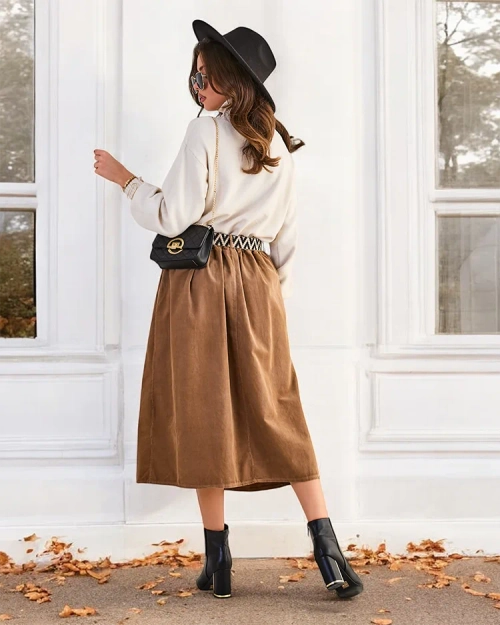 Жіноча середньовічна spкна з бархату.