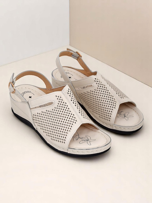 Royalfashion Жіночі сандалі на низькій танкетці Mira