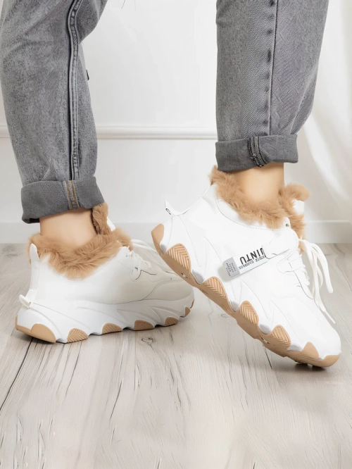 Білі жіночі кросівки з хутром Nonua