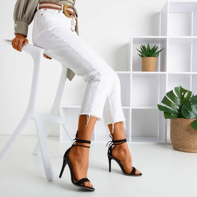 OUTLET Černé vázané sandály na vyšším podpatku Taya - Shoes