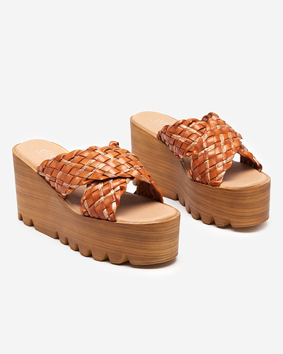 Коричневі жіночі шльопанці на танкетці Balbanina