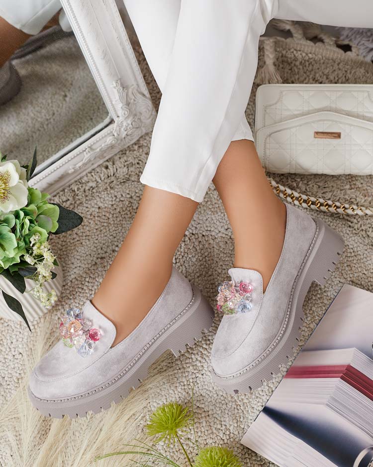 Světle šedé dámské mokasíny s barevnými korálky Hetika - Obuv