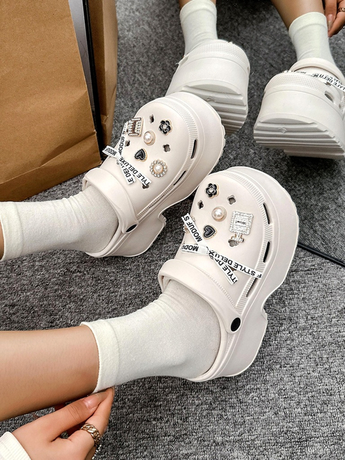 Royalfashion Жіночі гумові сандалі з прикрасами Dellos