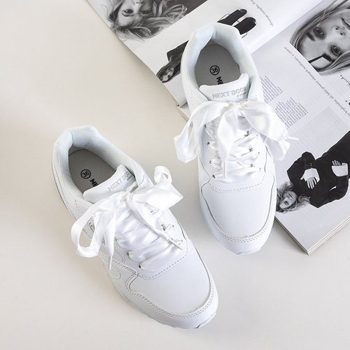 Білі жіночі кросівки Kamela