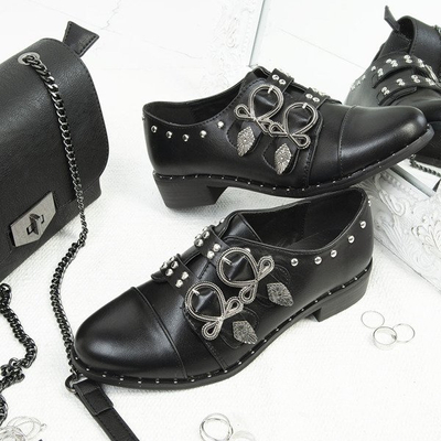 Чорні туфлі з металевим оздобленням Stavomena